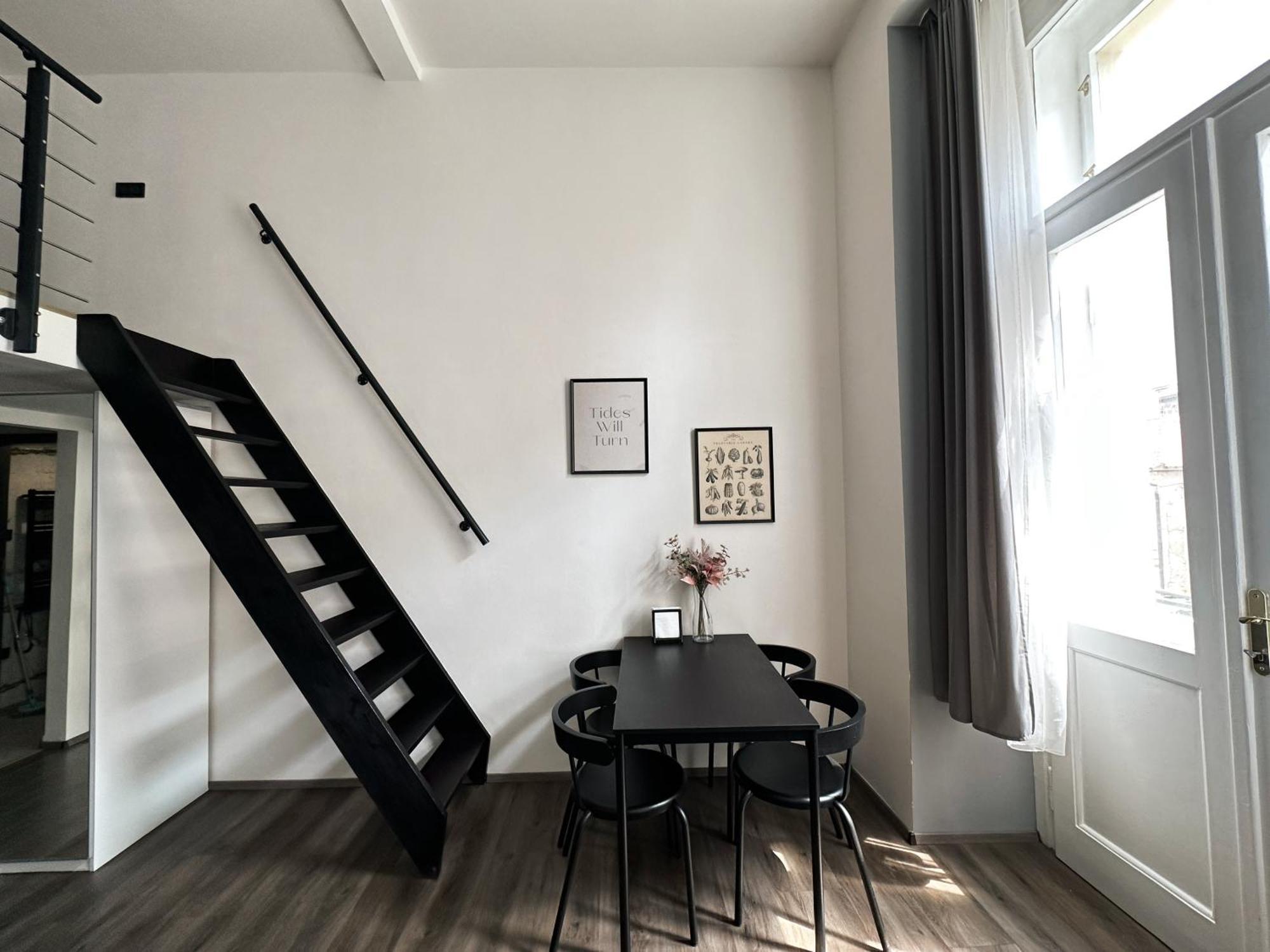 Grand Viceroy Apartments - Gothic Tower View Praag Buitenkant foto